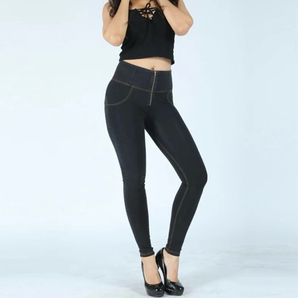 Darkwash Colombian Skinny Jeans Levanta Cola Style with Zip Up/Zipper Closure